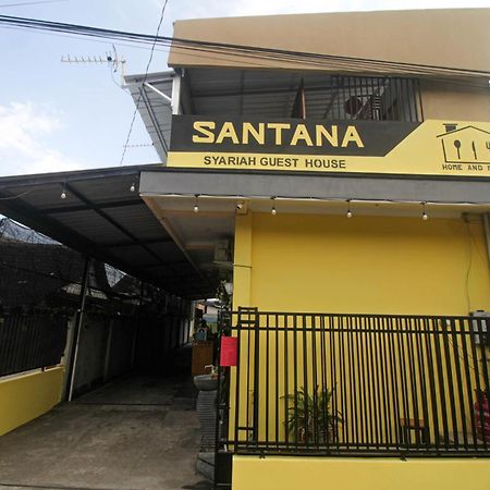 Super Oyo Capital O 2258 Santana Syariah Guest House Kartosuro ภายนอก รูปภาพ