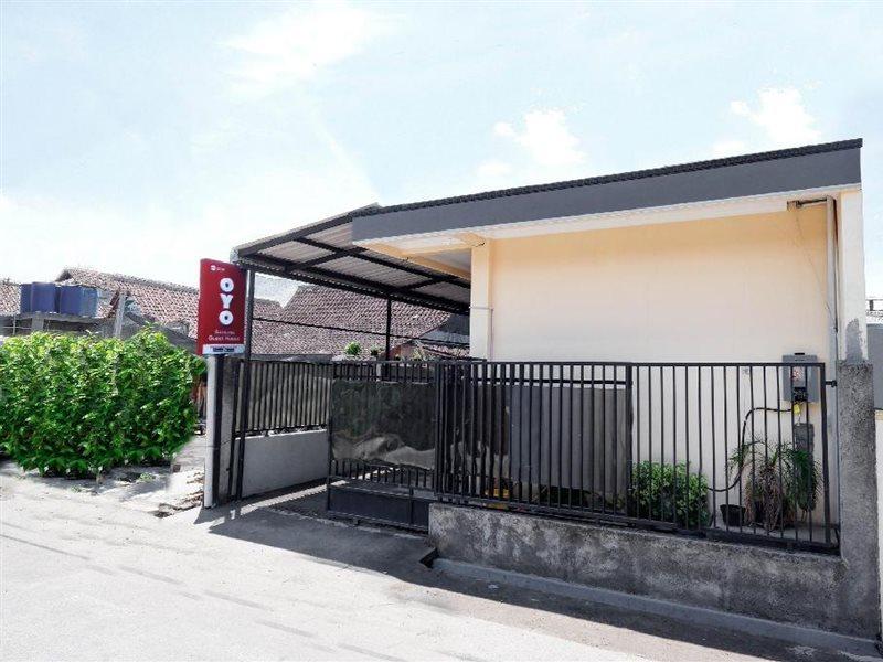 Super Oyo Capital O 2258 Santana Syariah Guest House Kartosuro ภายนอก รูปภาพ