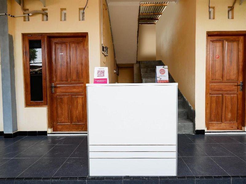 Super Oyo Capital O 2258 Santana Syariah Guest House Kartosuro ภายนอก รูปภาพ