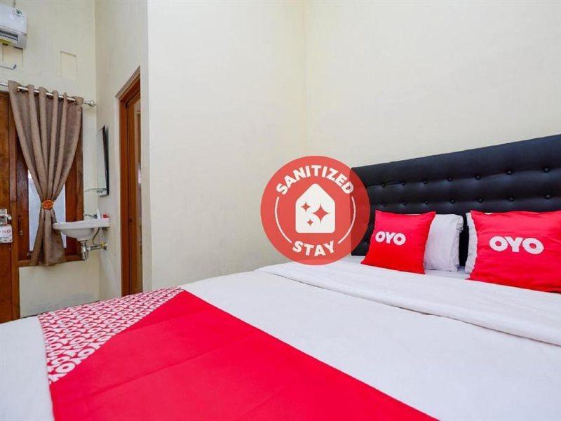 Super Oyo Capital O 2258 Santana Syariah Guest House Kartosuro ภายนอก รูปภาพ