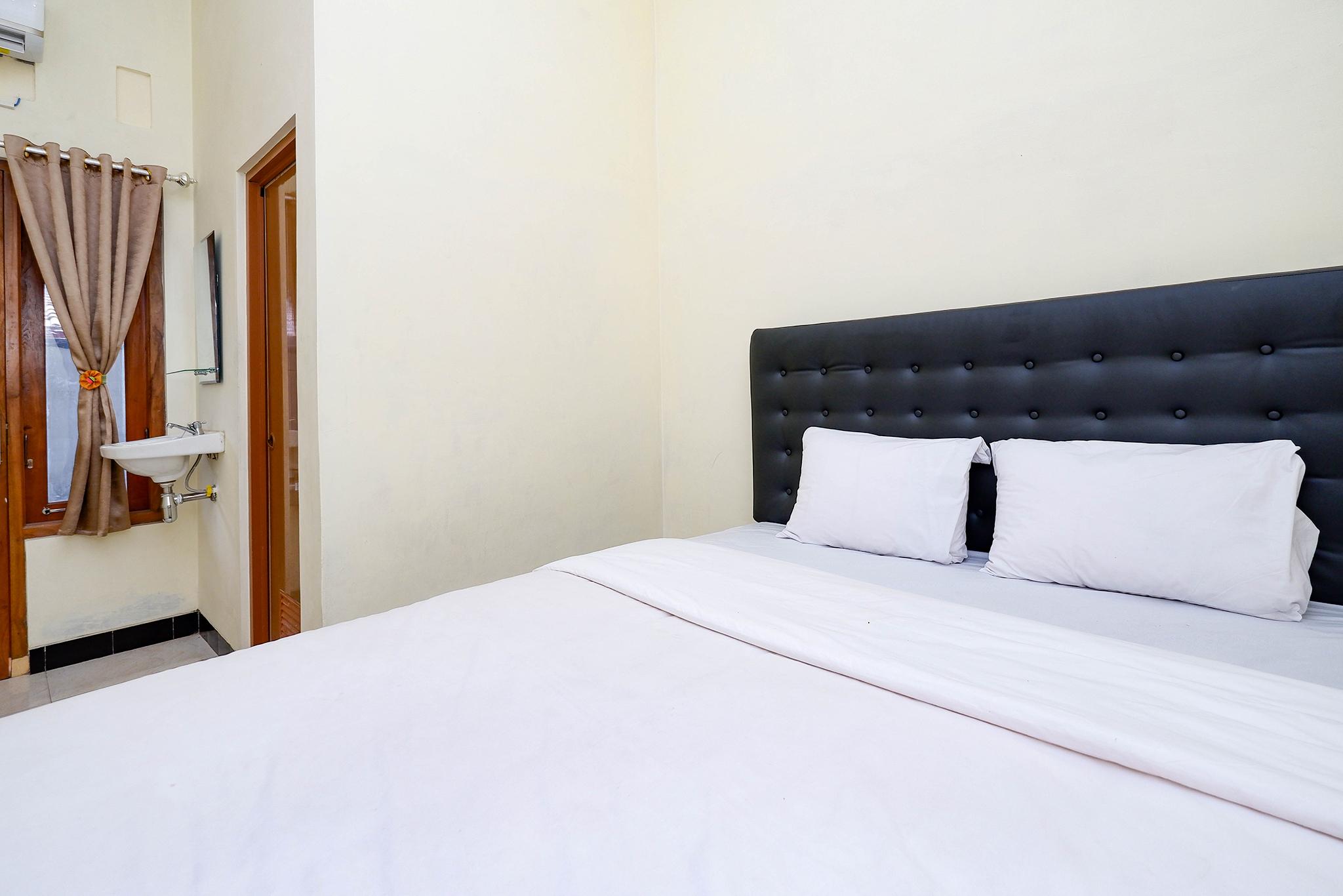 Super Oyo Capital O 2258 Santana Syariah Guest House Kartosuro ภายนอก รูปภาพ