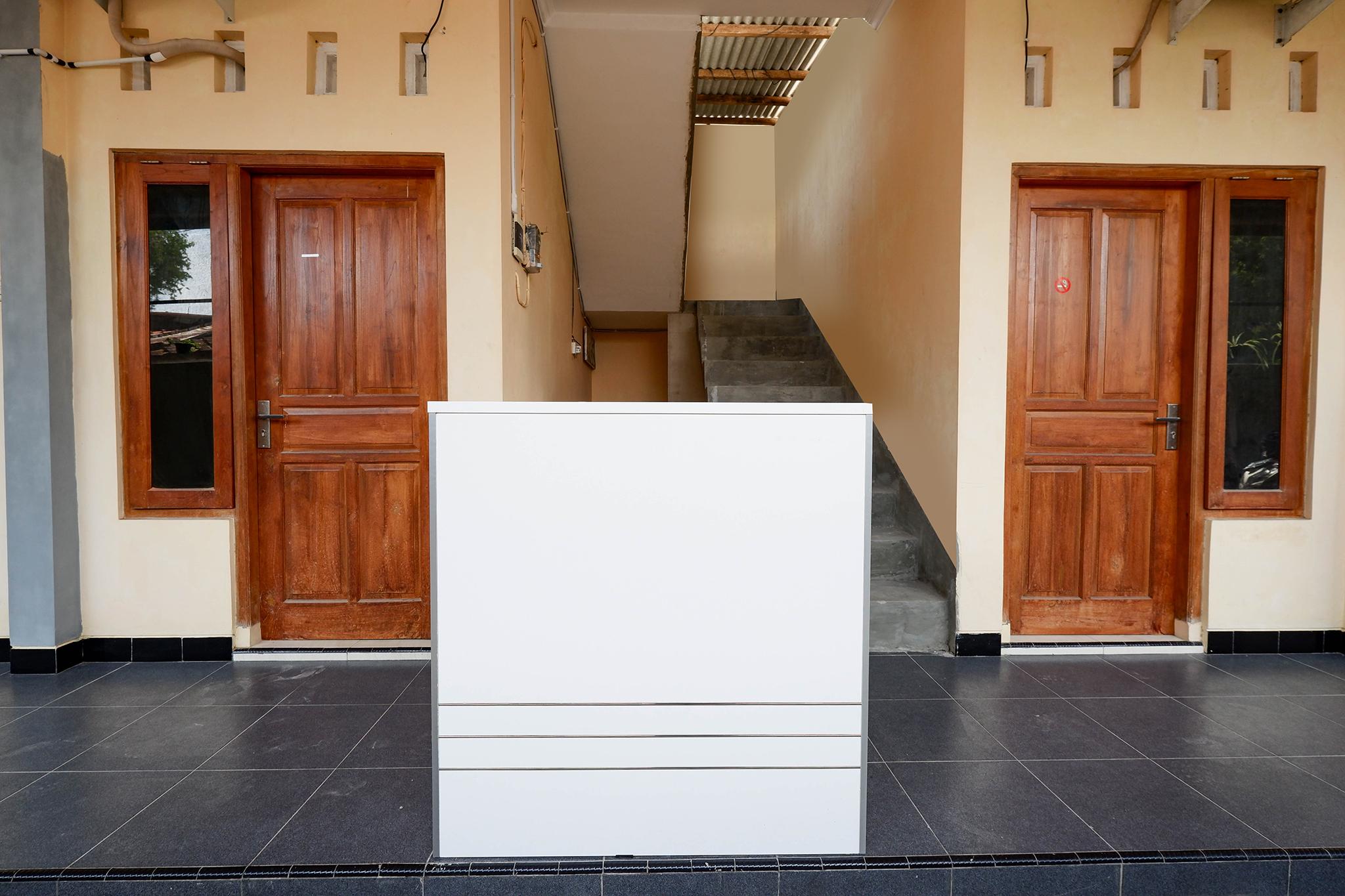 Super Oyo Capital O 2258 Santana Syariah Guest House Kartosuro ภายนอก รูปภาพ