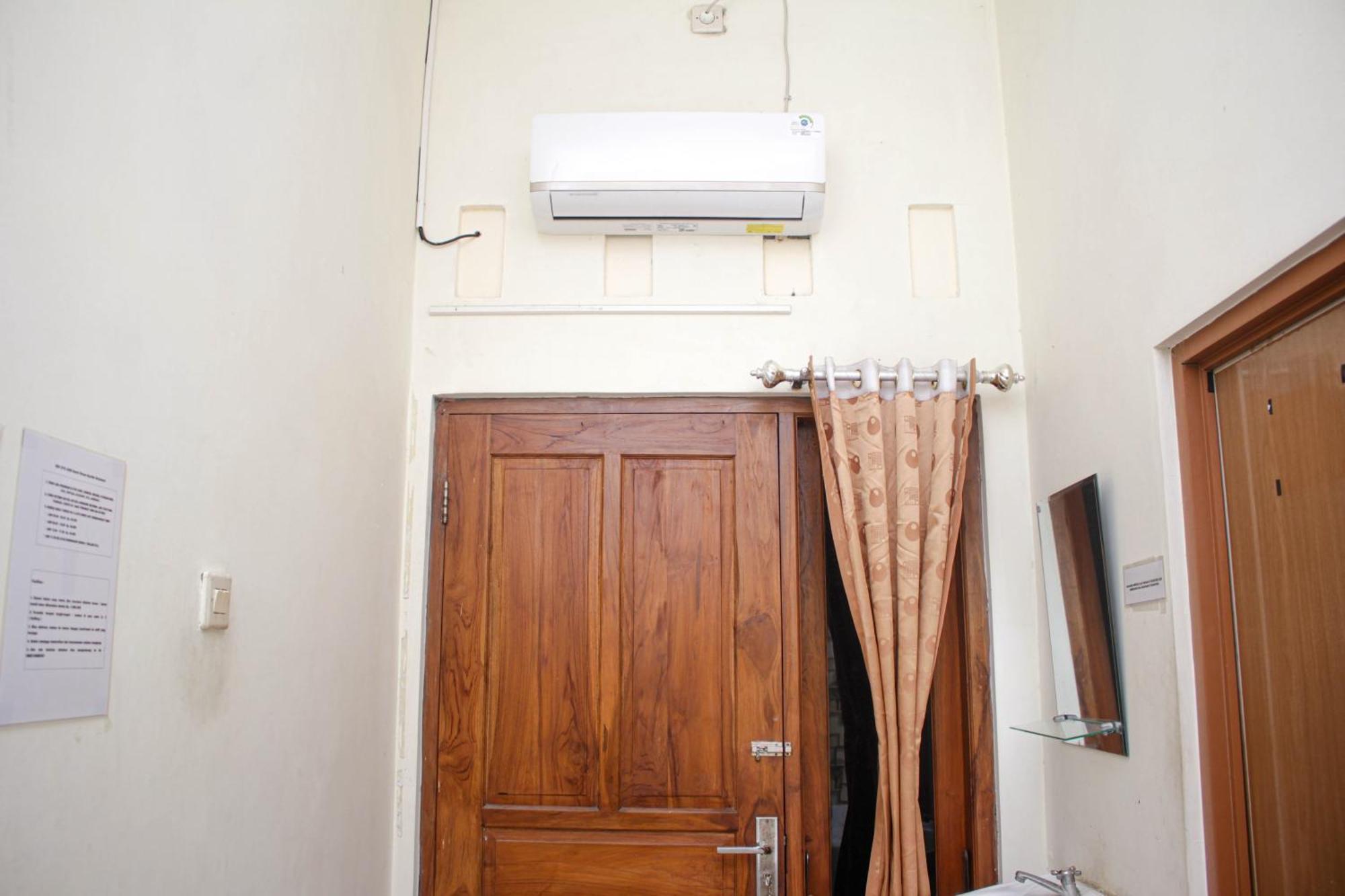 Super Oyo Capital O 2258 Santana Syariah Guest House Kartosuro ภายนอก รูปภาพ