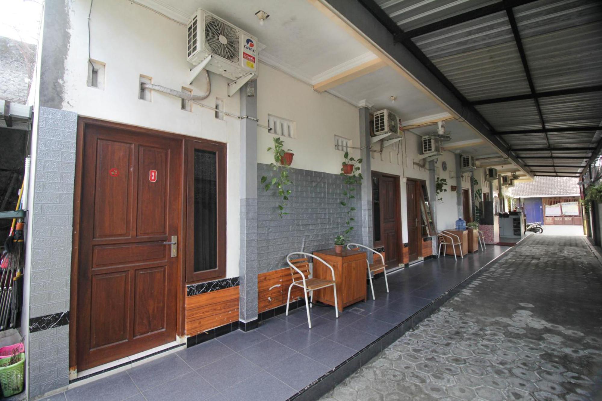 Super Oyo Capital O 2258 Santana Syariah Guest House Kartosuro ภายนอก รูปภาพ