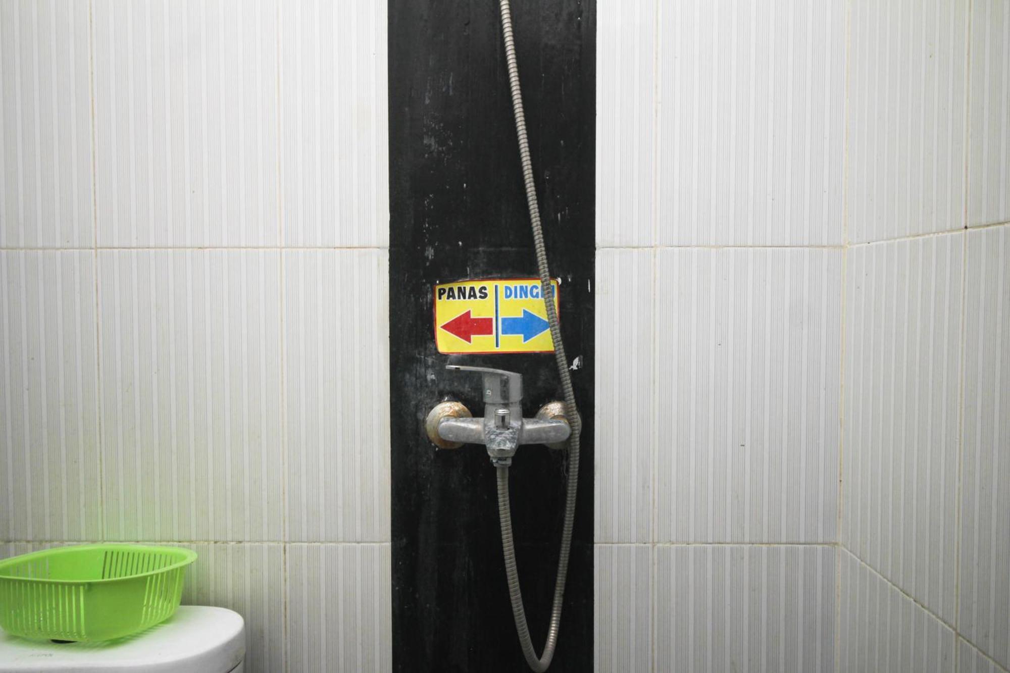 Super Oyo Capital O 2258 Santana Syariah Guest House Kartosuro ภายนอก รูปภาพ