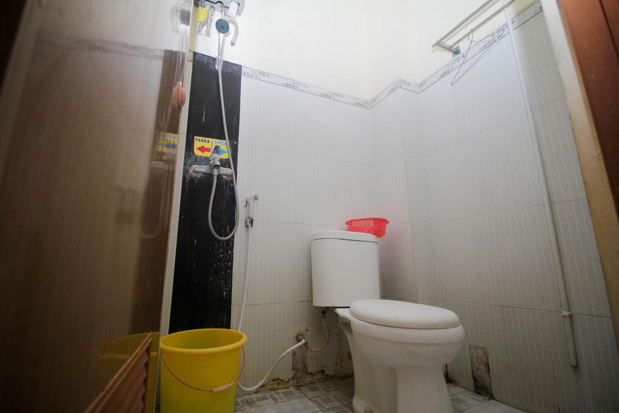 Super Oyo Capital O 2258 Santana Syariah Guest House Kartosuro ภายนอก รูปภาพ