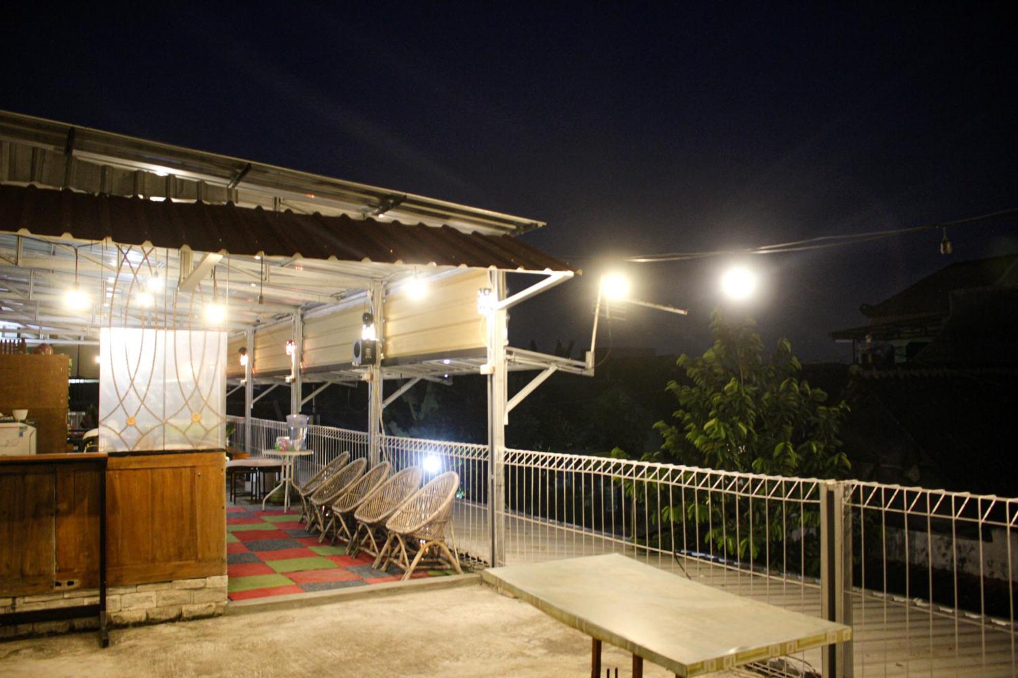 Super Oyo Capital O 2258 Santana Syariah Guest House Kartosuro ภายนอก รูปภาพ