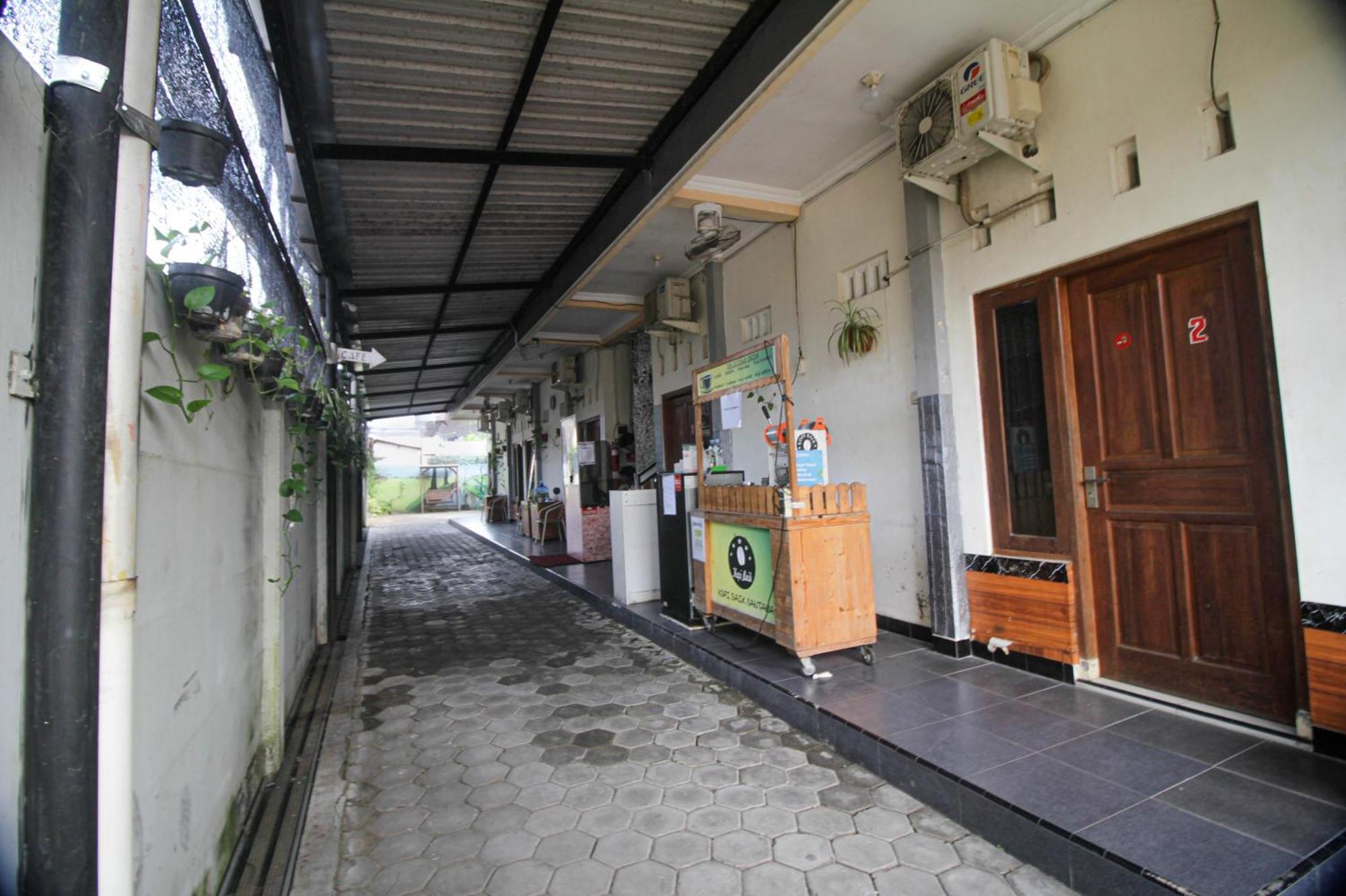 Super Oyo Capital O 2258 Santana Syariah Guest House Kartosuro ภายนอก รูปภาพ