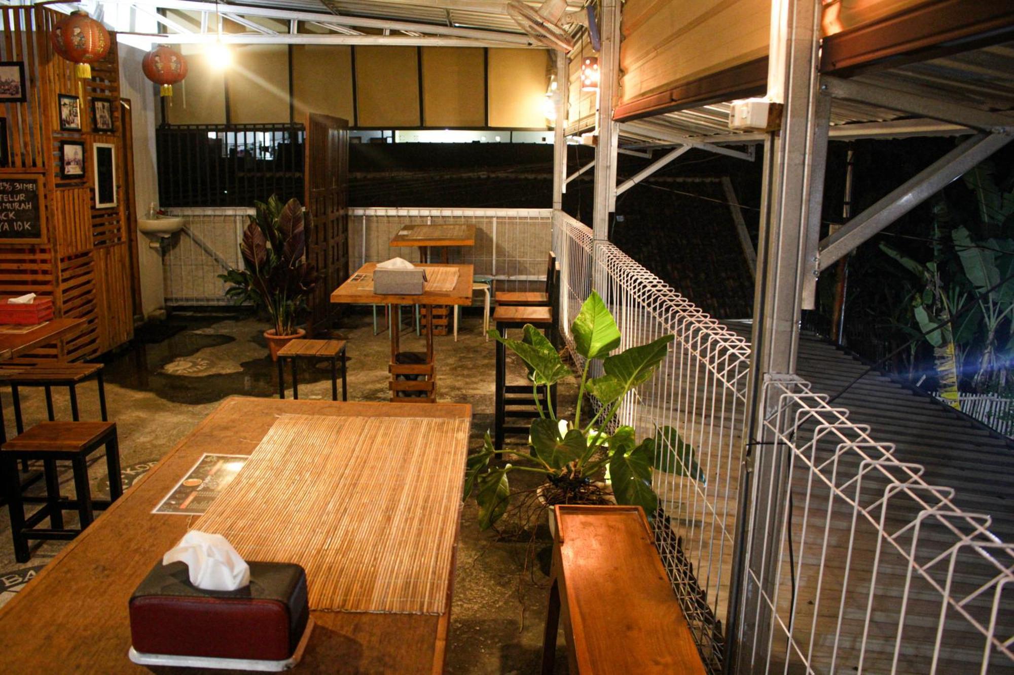 Super Oyo Capital O 2258 Santana Syariah Guest House Kartosuro ภายนอก รูปภาพ
