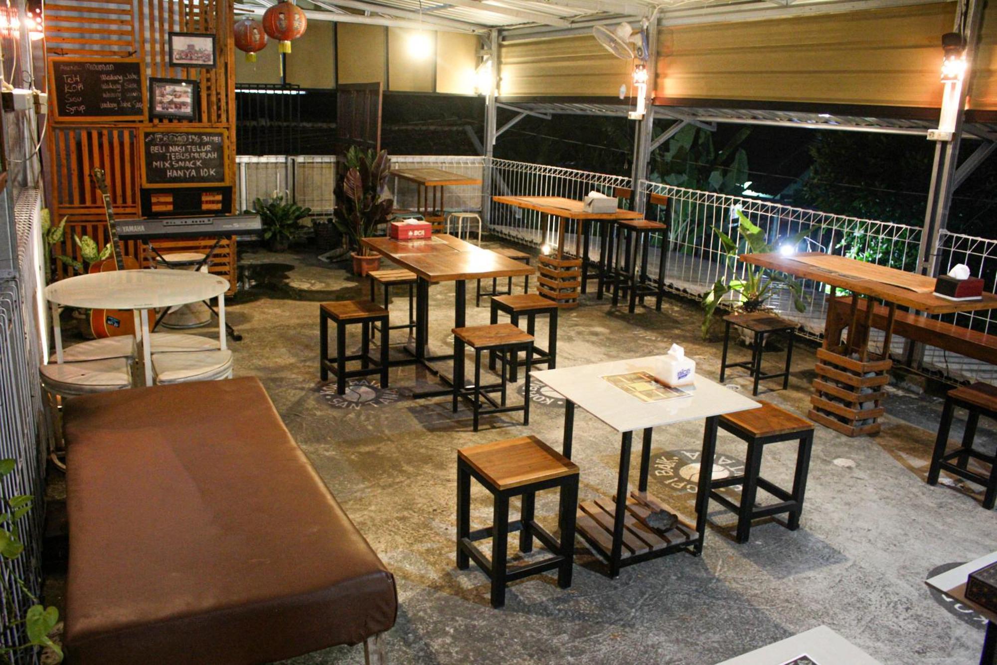 Super Oyo Capital O 2258 Santana Syariah Guest House Kartosuro ภายนอก รูปภาพ